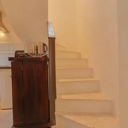La Petite Maisonnette Au Calme Mentona